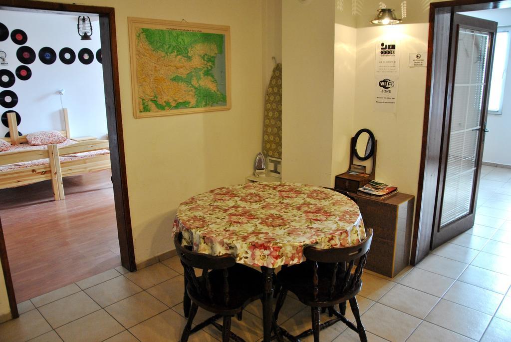 10 Coins Hostel & Tours Sofia Eksteriør billede