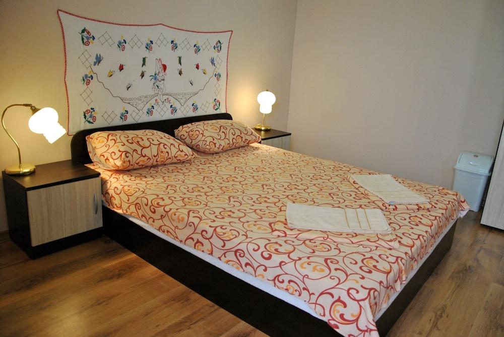 10 Coins Hostel & Tours Sofia Eksteriør billede
