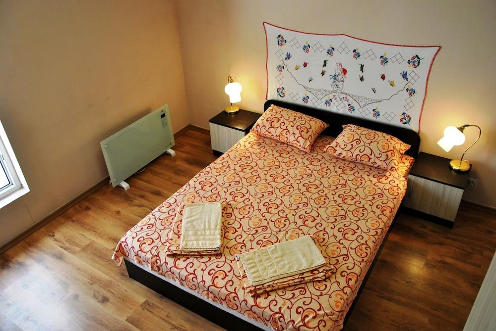 10 Coins Hostel & Tours Sofia Eksteriør billede