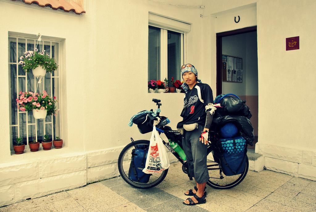 10 Coins Hostel & Tours Sofia Eksteriør billede