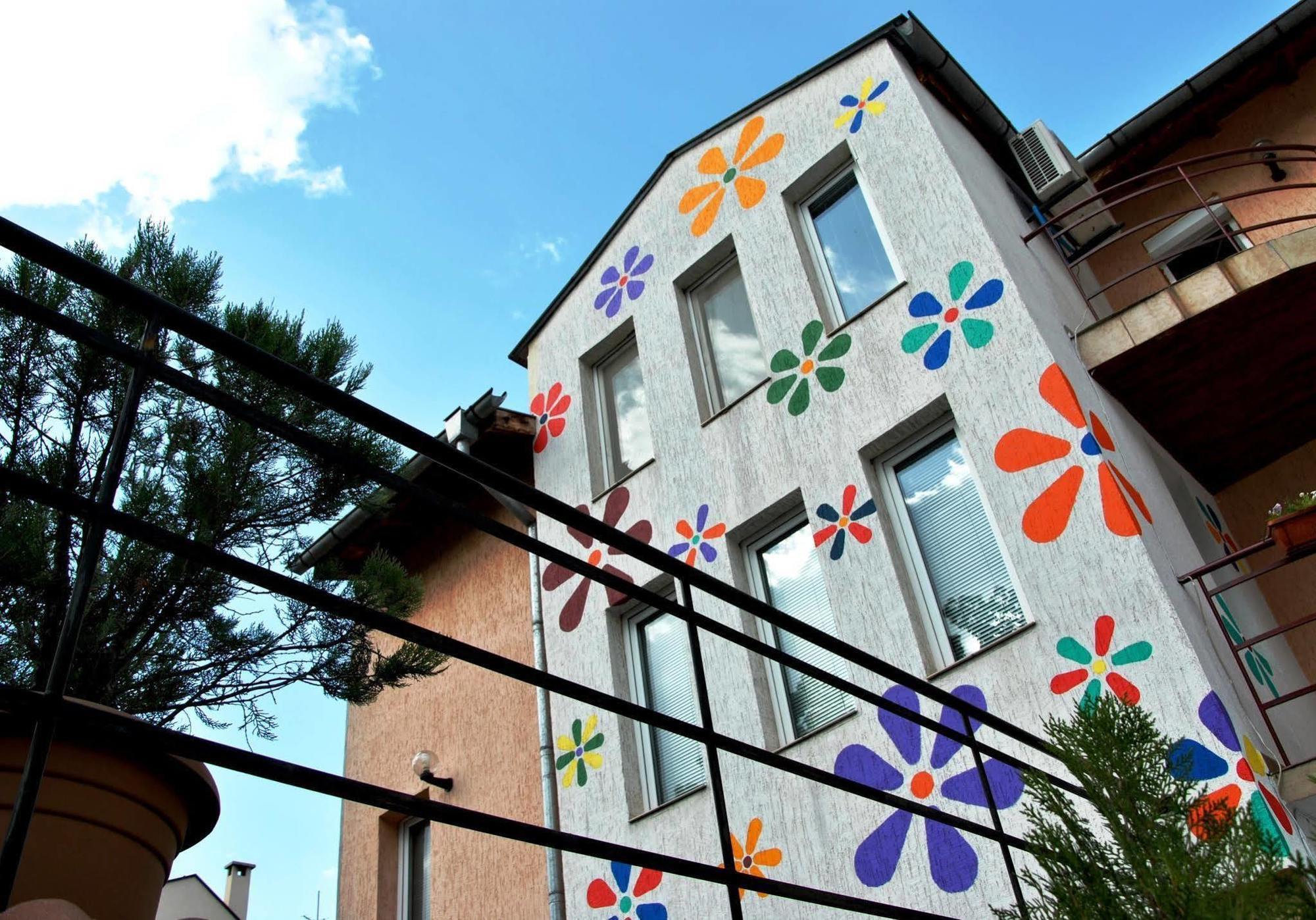 10 Coins Hostel & Tours Sofia Eksteriør billede